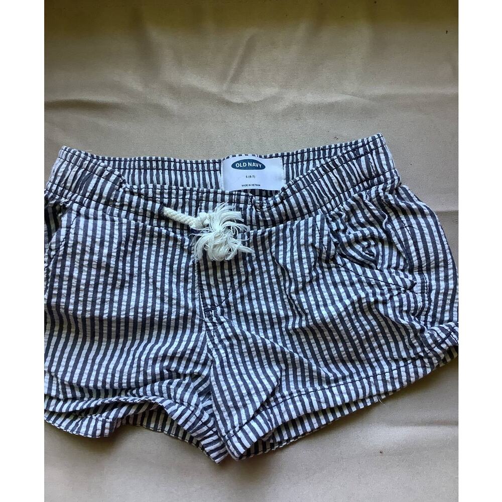 2 Pairs of Girls size 6x shorts - Picture 2 of 4